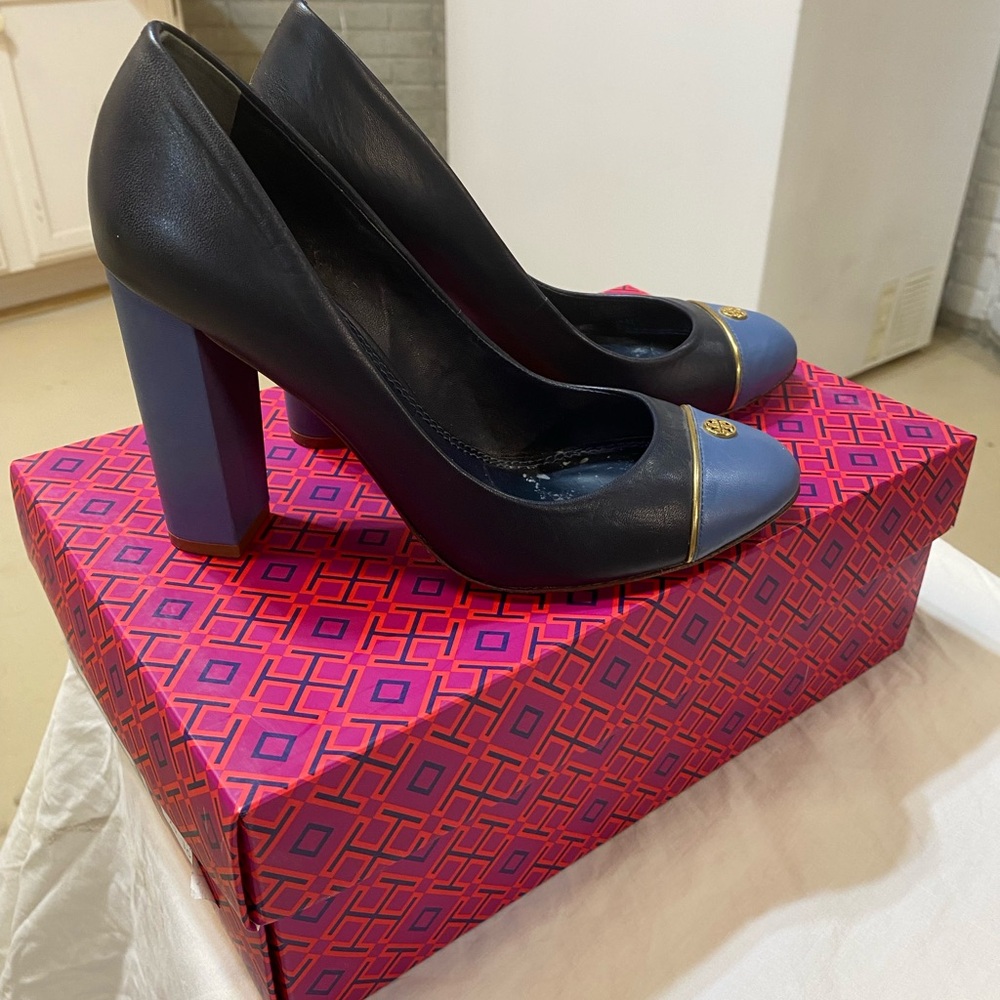 Tory Burch leather pumps. 3.75” heel height. Round-toes, two shades of blue.